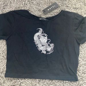Motel rocks dragon cropped tee